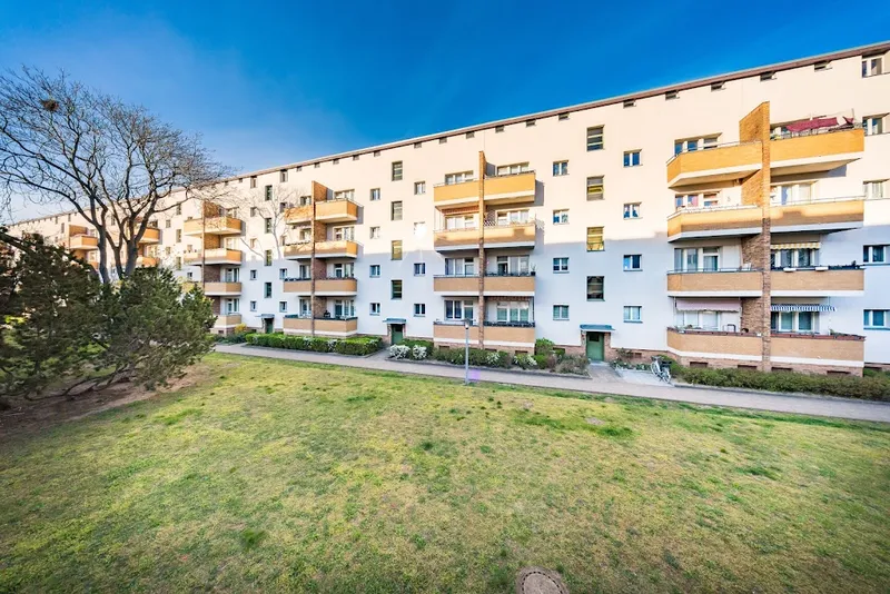 Helle 2,5-Zimmer-Wohnung mit Balkon und Tageslichtbad - WBS-Berechtigung bis 140 — photo 1
